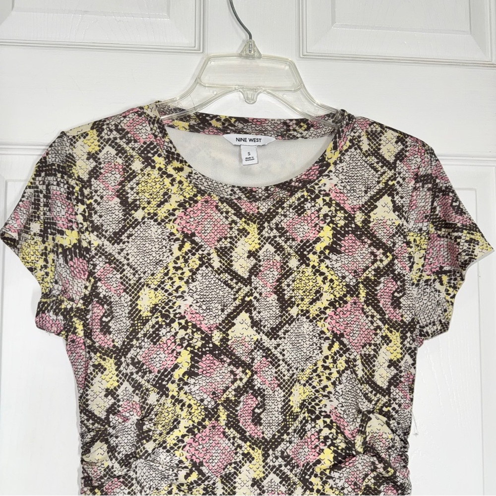 Nine West Pastel Snakeskin Patterned Knee Length Dress with Ruched Waist size S - Picture 4 of 10